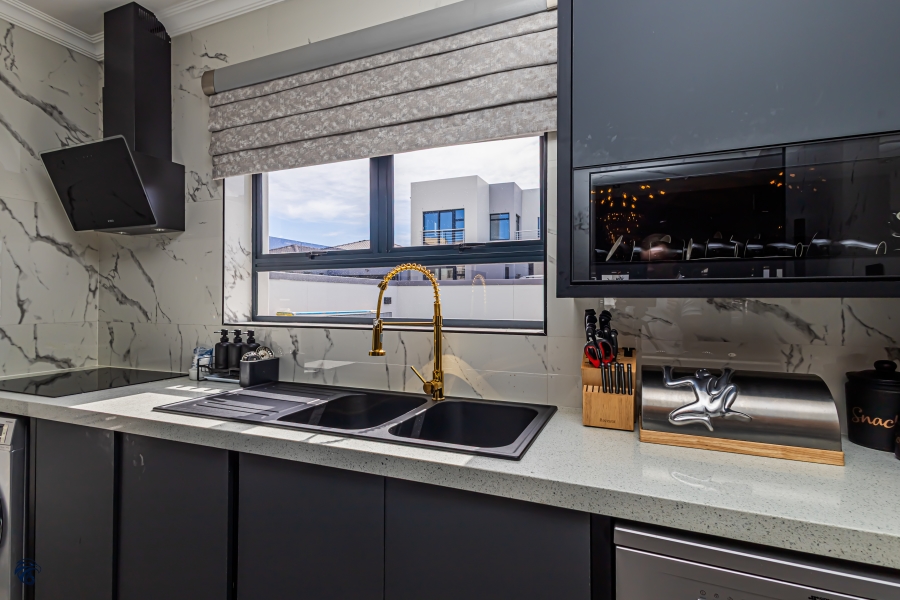 3 Bedroom Property for Sale in Calypso Beach Western Cape